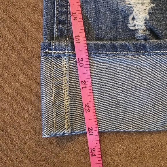 Almost Famous Distressed/Destroyed Low-Rise Cuffed Capri Jeans Size 13 - Picture 2 of 12